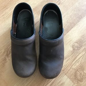Brown leather dansko size 39